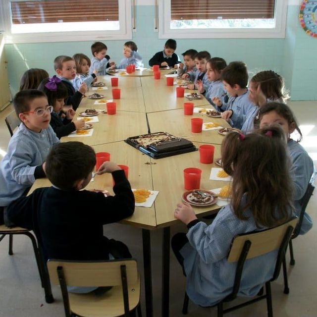 La Inmaculada niños comiendo